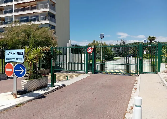 Residence Bord De Mer, Cannes Midi, Acces Direct A La Plage