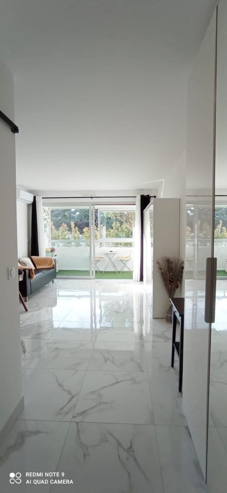Appartement Bord De Mer, Midi, Acces Direct A La Cannes
