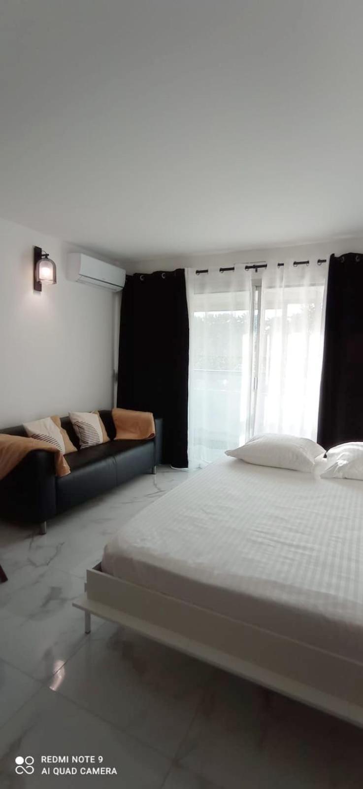 Appartement Bord De Mer, Midi, Acces Direct A La *