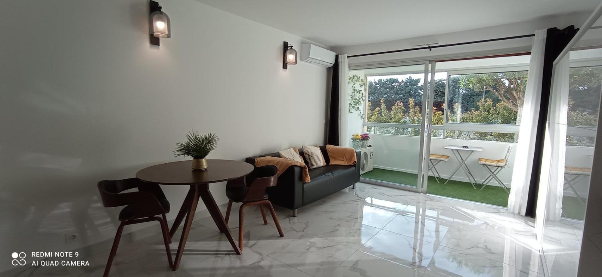 Appartement Bord De Mer, Midi, Acces Direct A La *